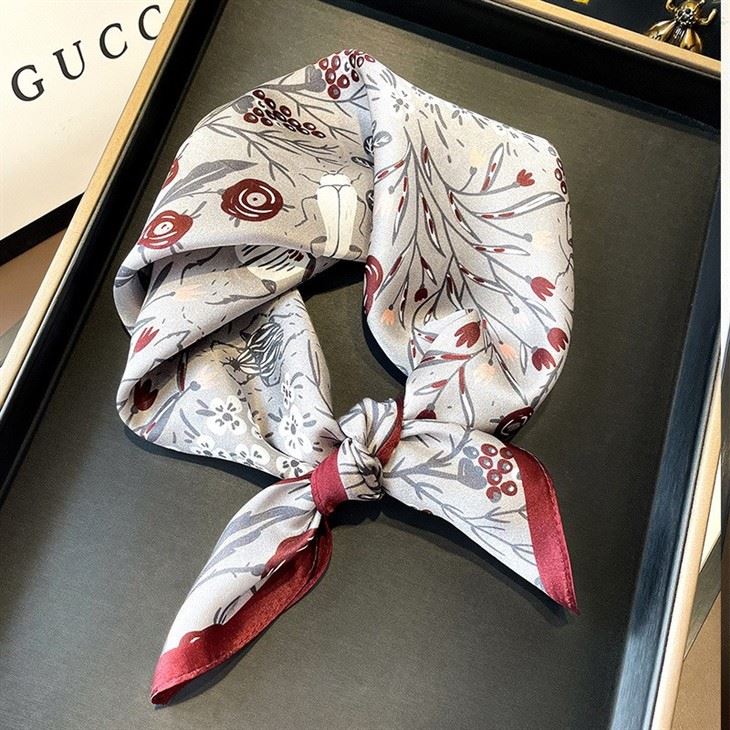 Customized Three-dimensional Flowers Mulberry Silk Silk Scarf For Women